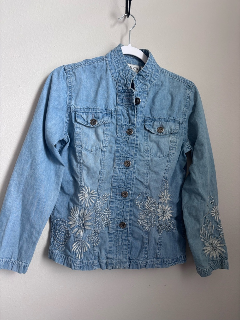 VINTAGE CHICO’S BOHO DENIM EMBROIDERED WESTERN STYLE JACKET LIGHT BLUE SMALL